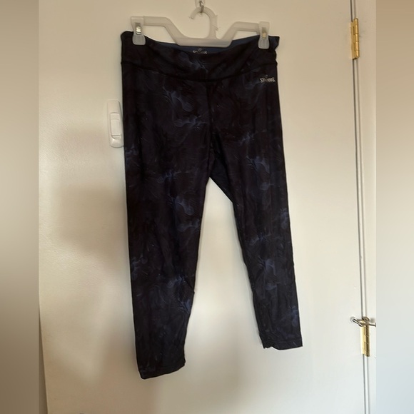 Mid Calf Workout Leggings - Picture 8 of 8